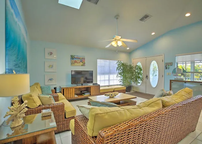 Indian Rocks Oasis - 2 Blocks To Beach! *