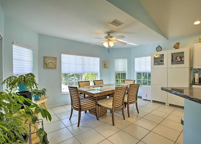 Holiday home Indian Rocks Oasis - 2 Blocks To Beach! *