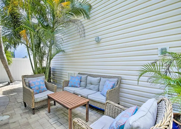 Indian Rocks Oasis - 2 Blocks To Beach! Holiday home Clearwater Beach