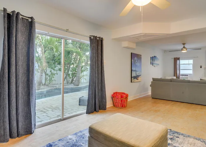 Indian Rocks Oasis - 2 Blocks To Beach! *